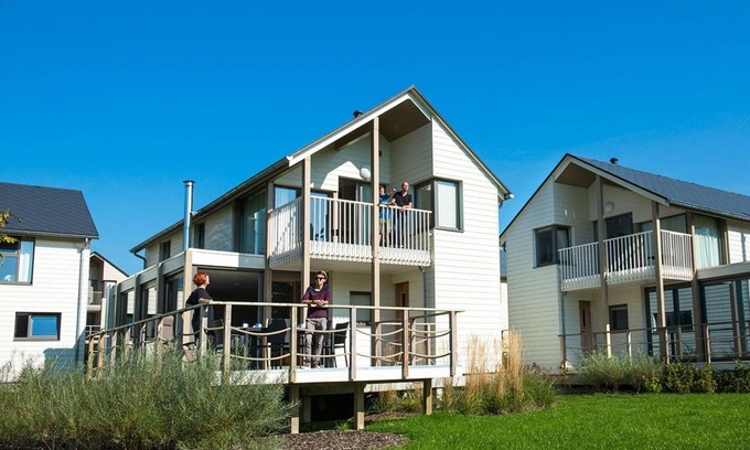 Froidchapelle Villa | Villa by Lacs de l’Eau d’Heure with Sauna