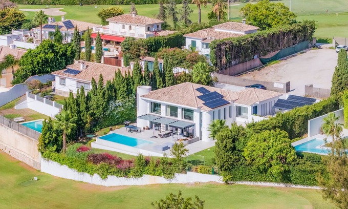 Guadalmina Villa | Villa Casa de Golf - modern luxury Villa with heated pool