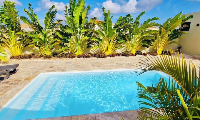 Marie Pampoen Villa | Villa Cabana Mambo Beach