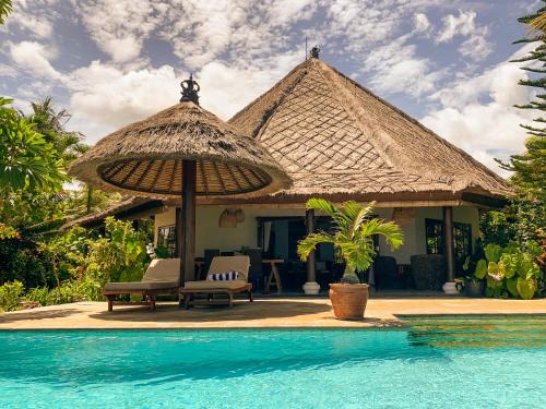 Lokapaksa Villa | Villa Cahaya - Bali Sea Villas Beachfront and private pool