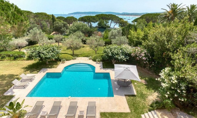 Cote d'Azur- French Riviera Villa | Villa Capilla Summary