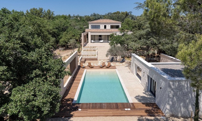 Cabrieres-d'Avignon Villa | Villa Capra Luberon: unique view, beach Pool, Villa Capra Luberon