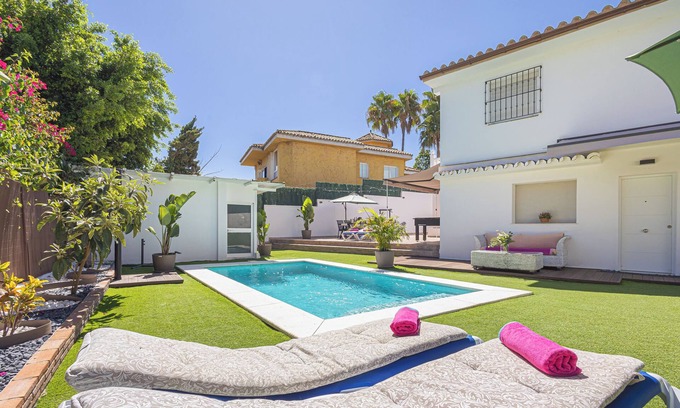 Urbanizacion Pinos Verdes Villa | Villa Caribe Playa, Marbella, Spain