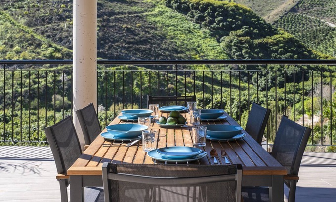 Cutar Villa | Villa 'Carrillo' with Mountain View, Wi-Fi and Air Conditioning