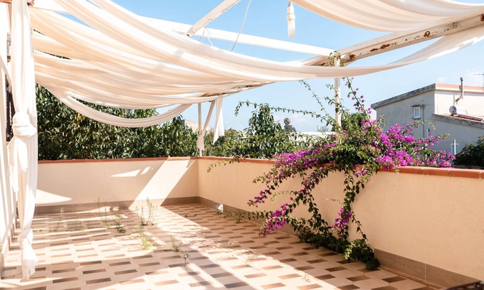 Licata House | Villa 'Casa Di Elvira' with Private Terrace, Wi-Fi and Air Conditioning