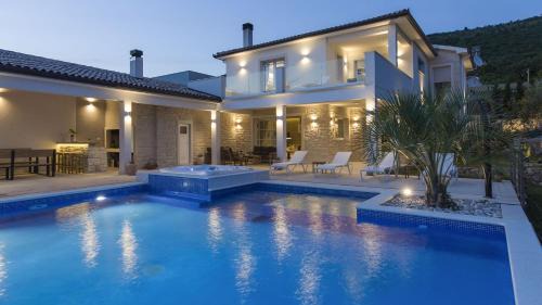Viskovici Villa | Villa Casta Diva with sea view and wellness