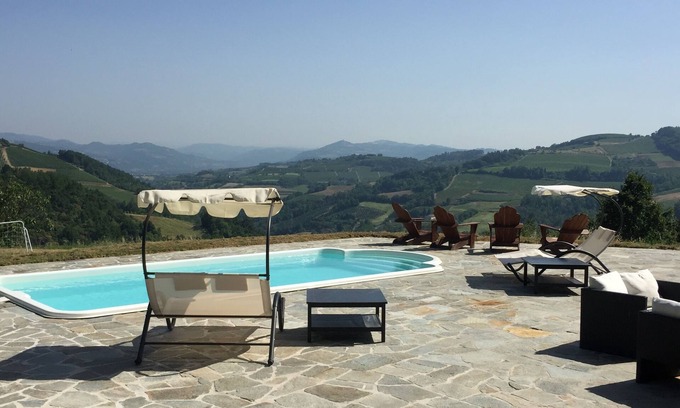 Castel Rocchero House | Villa Castel Rocchero
