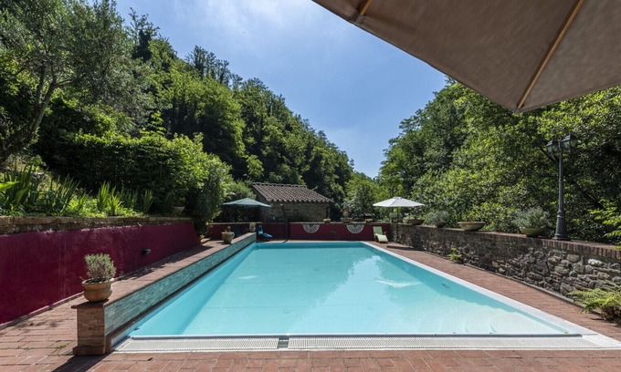 Buggiano Villa | Villa Castelvecchio-Villa with pool along a torrent in the Tuscan countryside