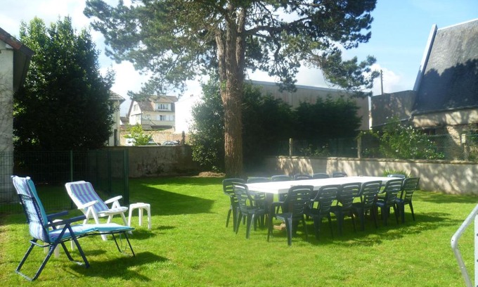 Grandcamp-Maisy House | Villa centre ville à 100m de la plage, pour 20 personnes