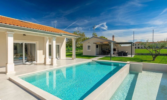 Nova Vas Villa | Villa Civitan with infinity pool in Novigrad