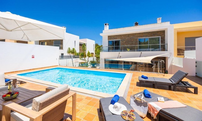 Vale de Seixos Villa | Villa Clara do Sol - Four Bedroom Villa, Sleeps 8