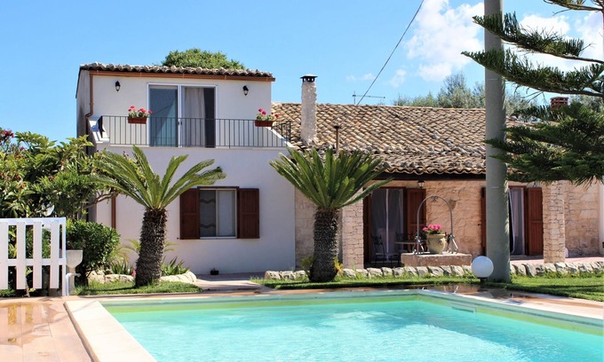 Chiaramonte Gulfi Villa | Villa Clara with swimming pool