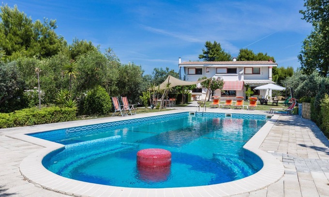 Alba Adriatica Villa | Villa Claudia with sea view, pool, air conditioning, just 5 minutes from the beach of Alba Adriatica