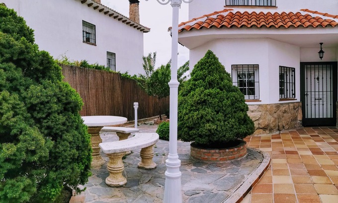 Carranque House | Villa con piscina privada cerca de Parque Warner