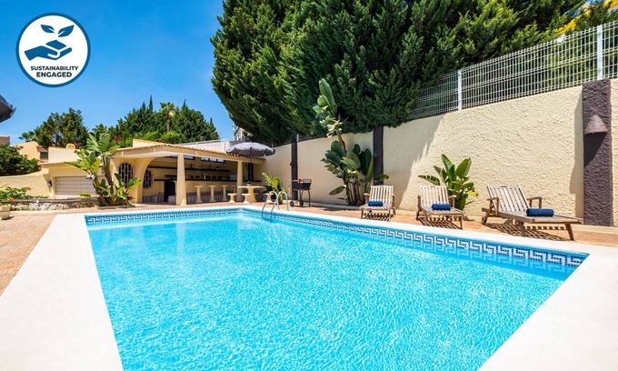 Montechoro Villa | Villa Crisandra w/heatable pool, Albufeira