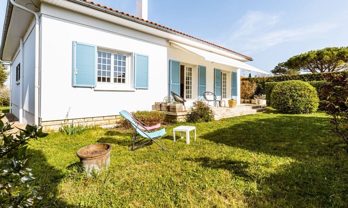 Vaux-sur-Mer House | Villa de la Grosse Pierre by Interhome