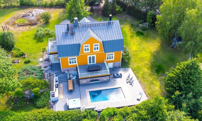 Degerby House | Villa Degerby - 5br Lux Manor w/Heated Pool & Spa