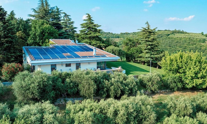 Nord-Ovest Villa | Villa degli Ulivi 8, Emma Villas
