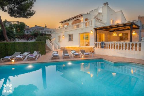 Moravit Villa | Villa Del Mar by Abahana Villas