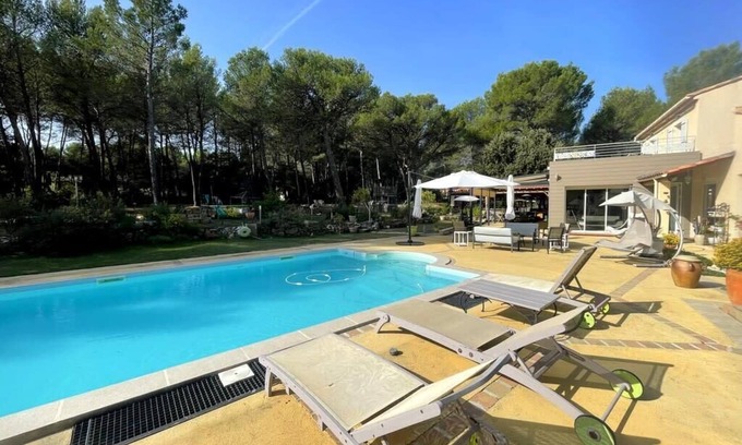 Lambesc House | Villa des Pins, beautiful family home, near Aix en Provence, 8 people