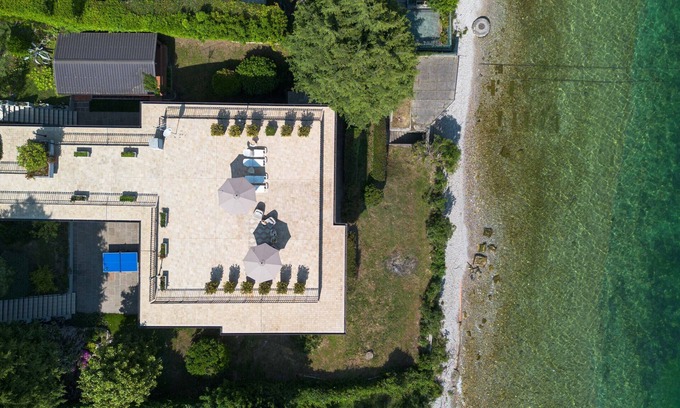 Moniga del Garda Villa | Villa Dolcelago Lake front