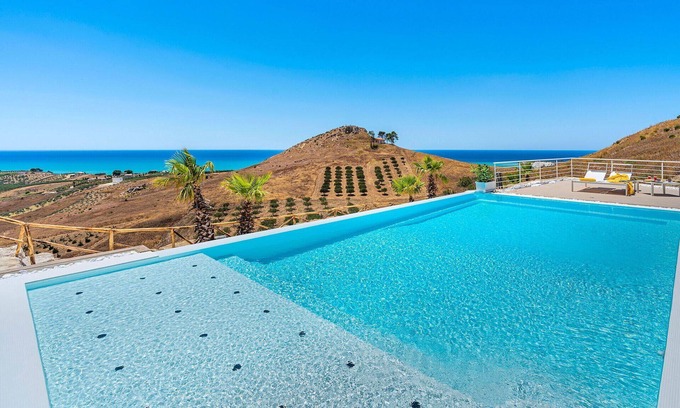Montallegro Villa | Villa Domizia - Eraclea Minoa ,Sicily