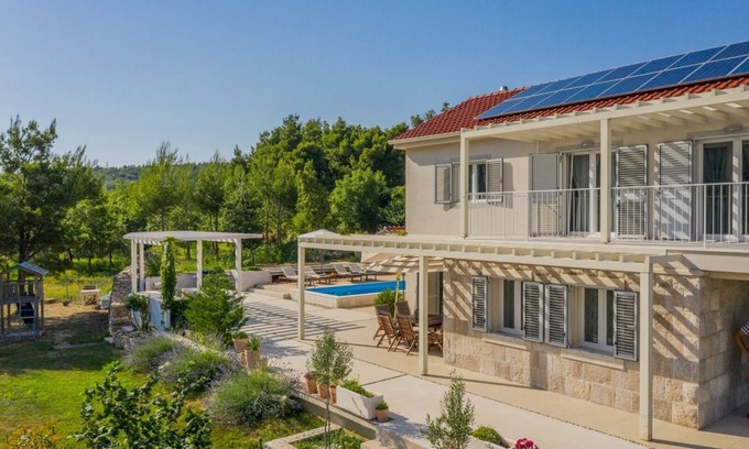 Tugare Villa | Villa Donari - Eco friendly villa with 4 bedrooms and private pool
