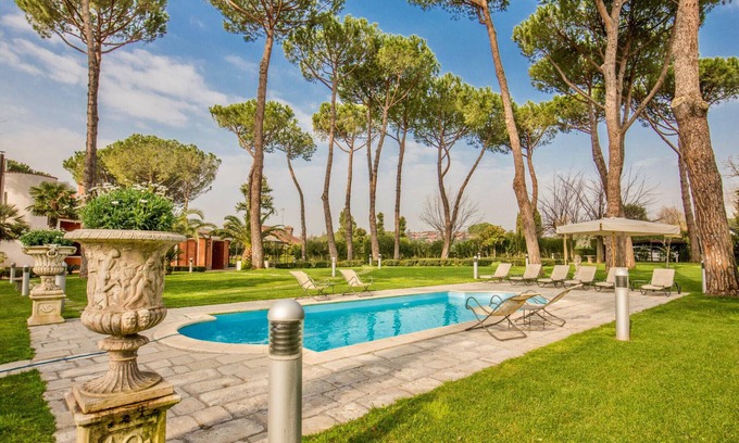 Gianicolense Villa | VILLA DORIA - Six Bedroom Villa, Sleeps 12