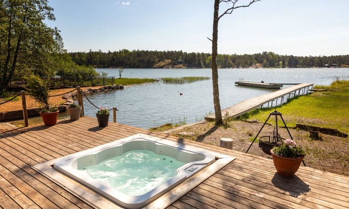 Kirkkonummi House | Villa Dynni · Villa Dynni - South Facing - Seafront - Jacuzzi