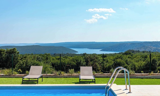 Diminici Villa | Villa Elysium Summary
