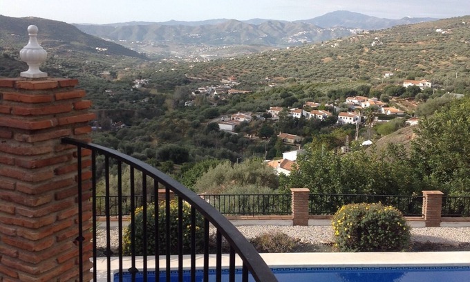 Alcaucin Villa | Villa El Olivo, rural villa with pool