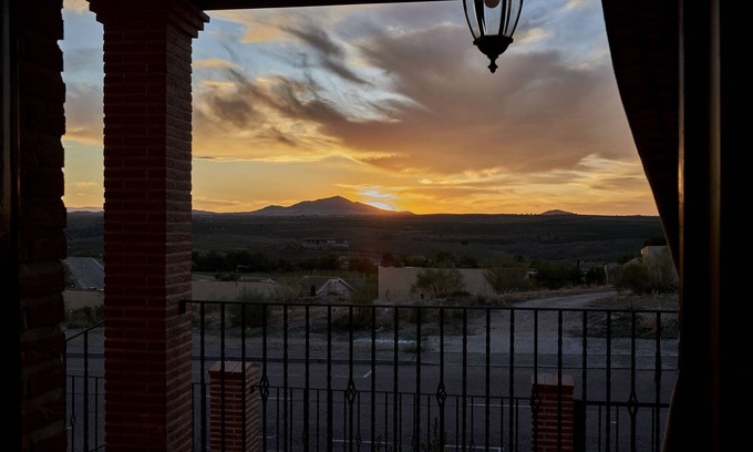 Layos Villa | Villa El Rosal del Pozo