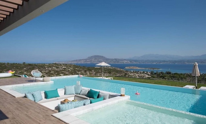 Akrotiri Villa | Villa Elagancia - next to Marathi beach.