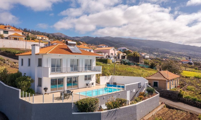 Estreito da Calheta Villa | Villa ElDoMar Heated Pool and Barbecue