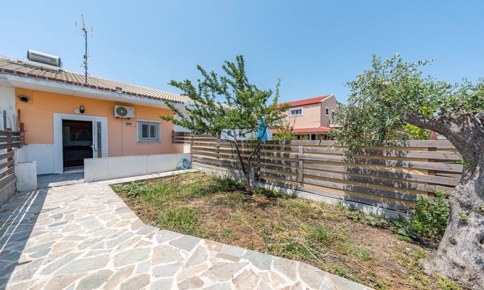 Ag. Georgios Villa | Villa 'Elia' with Sea View, Garden, Terrace & Wi-Fi