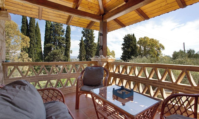 Lithakia House | Villa Elizabeth with Garden, Balcony & Wi-Fi