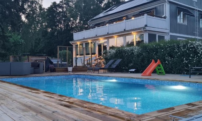Bergsnas Villa | Villa Elme