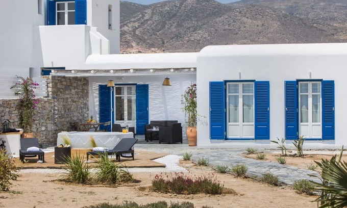 Piso Livadi House | Villa Emily a 1 bedroom villa in Punda Beach Paros ideal for couples.