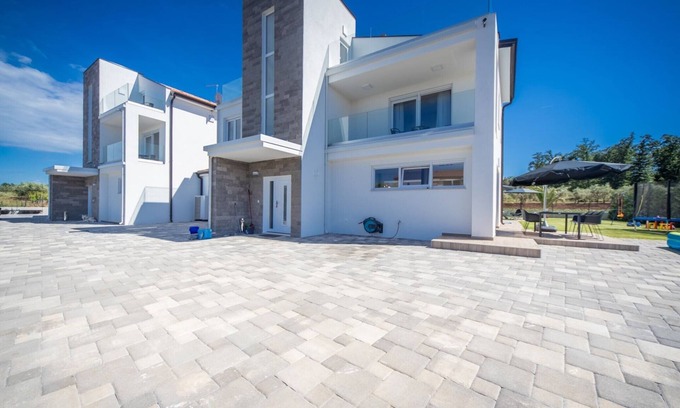 Gedici Villa | Villa Eni - Six Bedroom Villa