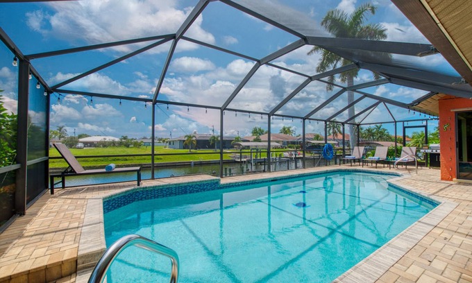 Cape Coral Villa | VILLA ENJOY LIFE – HEATED POOL | WATER VIEW | BOAT RENTAL + TOURS VOUCHER INCL.