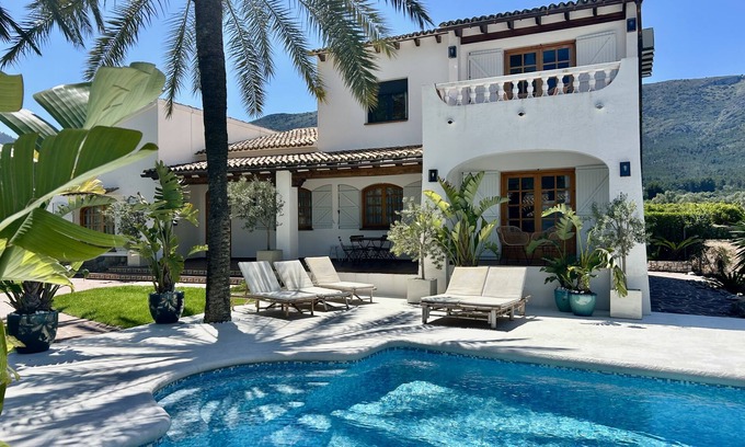 Parcent Hotel | Villa Enri . Pool BBQ Jacuzzi . Optional Guesthous