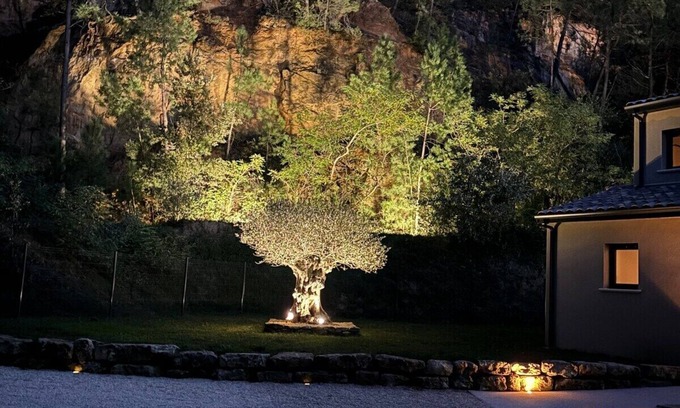 Saint-Restitut Villa | Villa-Ensuite with Bath-Deluxe-Mountain view