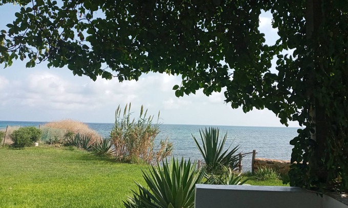 Aousja Villa | Villa, feet in the water