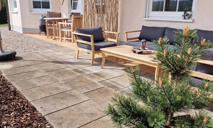 Piesport Apartment | Villa Ferres Beautiful vacation apartment with garden and Moselle view. Pet friendly!