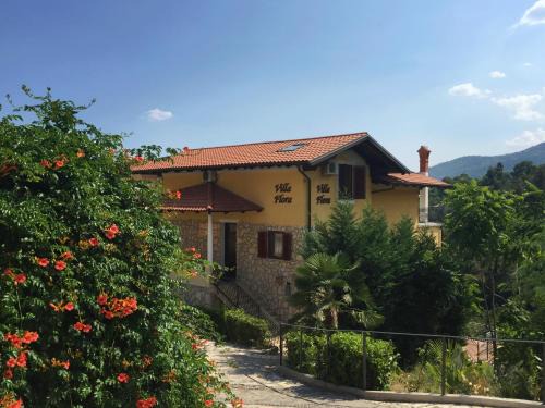 Ika Apartment | Villa Flora