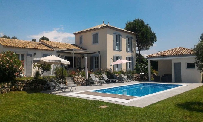Bagnols-en-Foret House | Villa for 8 people in Bagnols-en-Forêt, Var, heated pool.