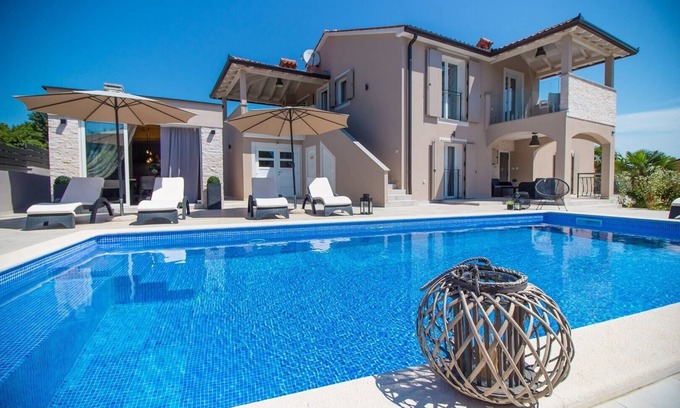 Becici Villa | Villa Franka with Pool near Labin