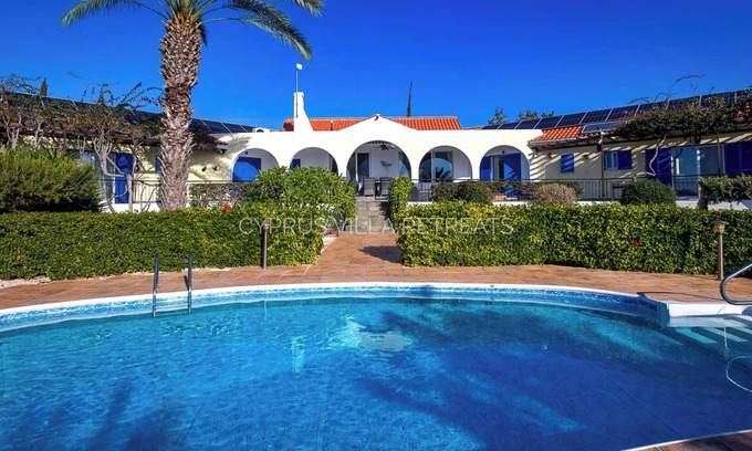 Peyia Town Villa | VILLA GALINI, 5 Bed with Private Pool & Amazing Views!