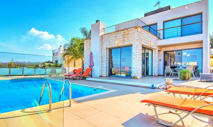 Latchi Cottage | Villa Genevieve - a villa that sleeps 6 guests in 3 bedrooms