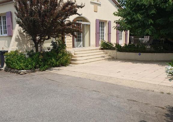 Camaret-sur-Aigues House | Villa Gesinacris avec piscine